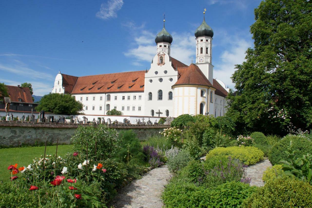 Kloster Benediktbeuern - Gaestehaus Der Salesianer Don Bosco Exterior foto