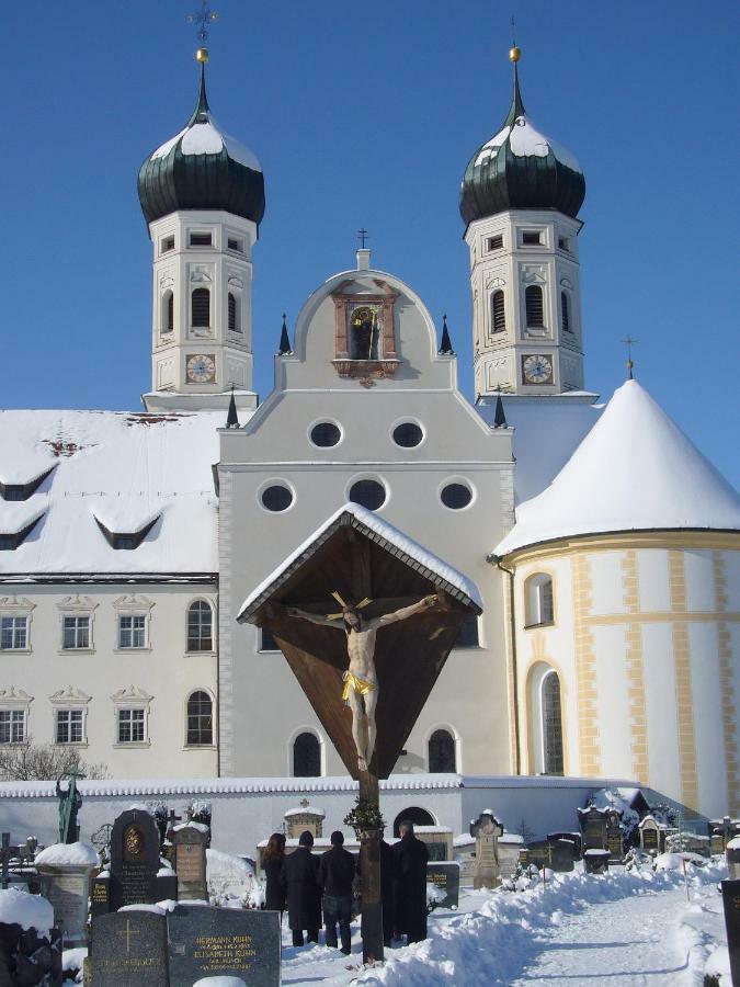 Kloster Benediktbeuern - Gaestehaus Der Salesianer Don Bosco Exterior foto